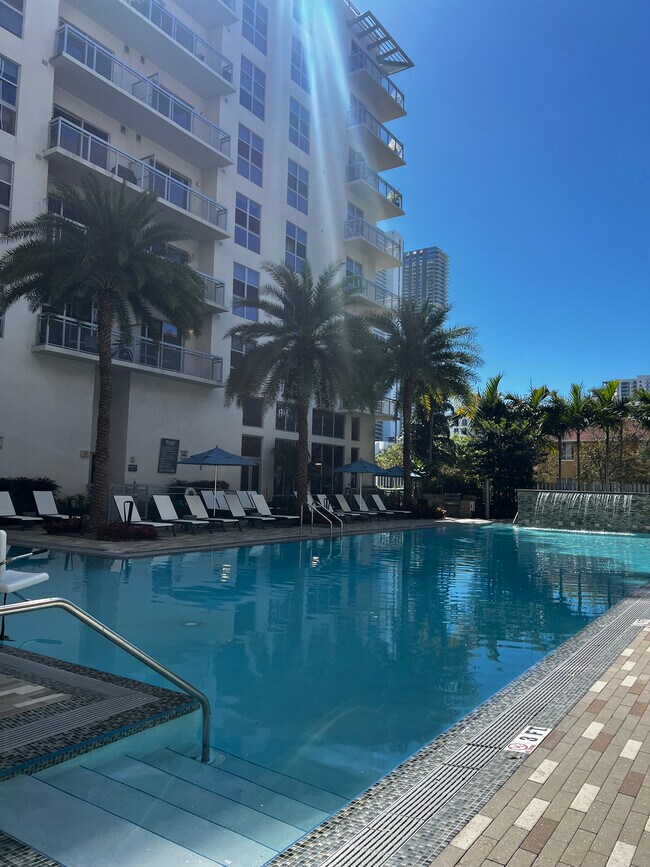 Building Photo - 475 NE 25th St