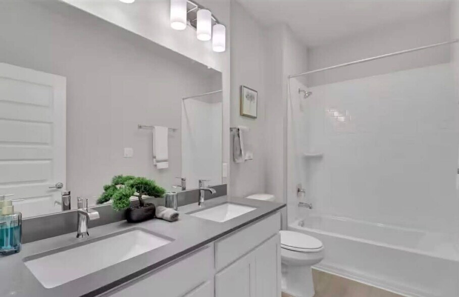 Building Photo - Room in House on Tree Nut Lp