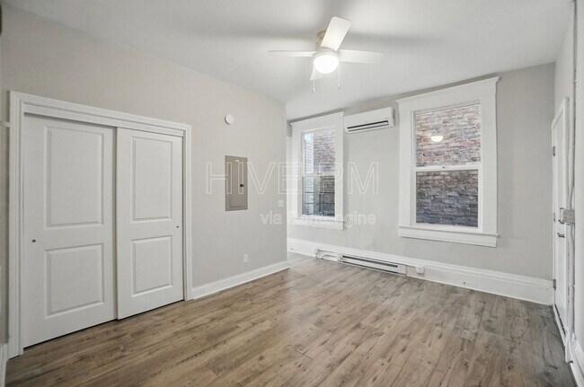 Building Photo - 107 W Elder St