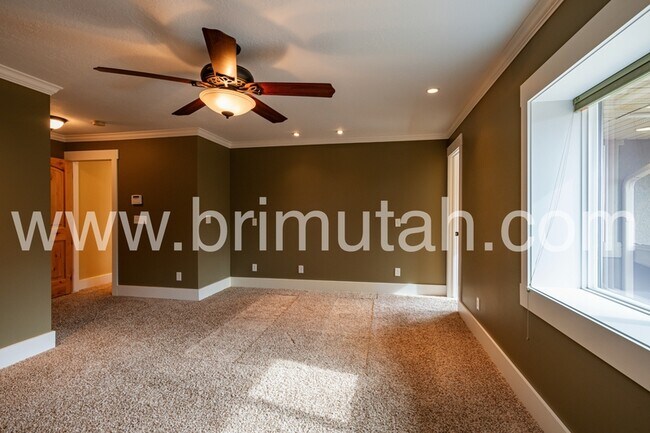 Building Photo - 105 Young Oak Rd