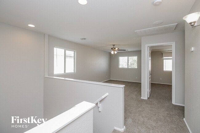 Building Photo - 405 W Jersey Way