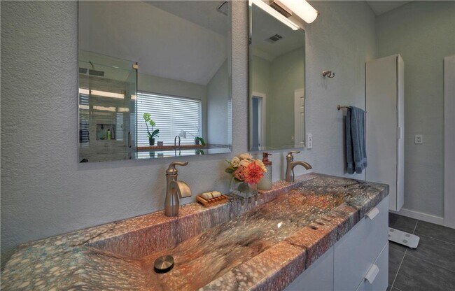 Building Photo - 10907 Grassmere Ct