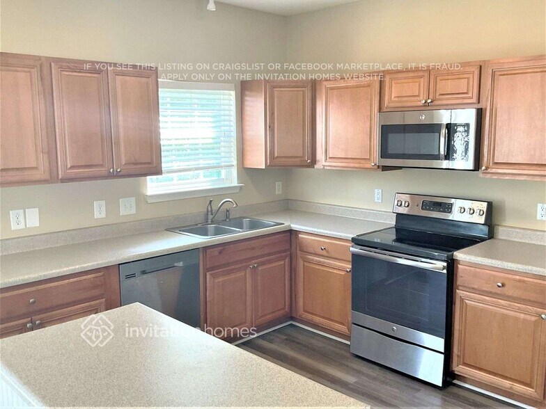 Building Photo - 849 Hedgepath Terrace