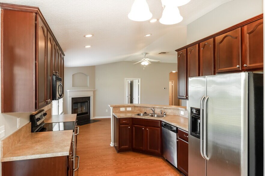 Building Photo - 1716 Hollow Glen Dr