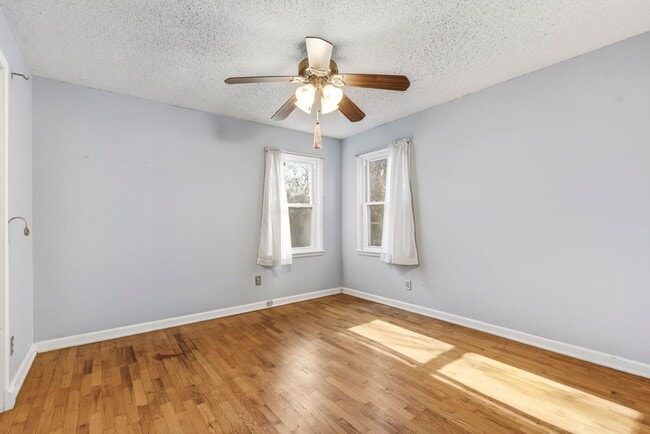 Building Photo - 1354 E Walnut St