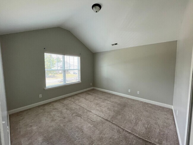 Building Photo - 96 Castlebay Dr