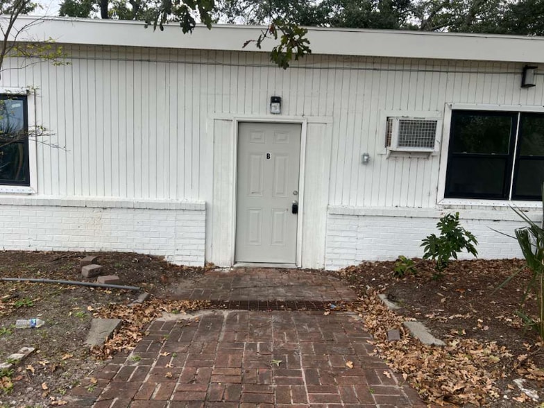 Building Photo - 4105 Poinsett Rd