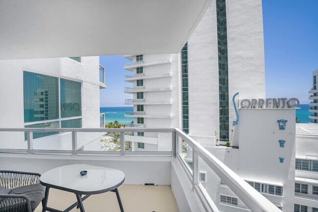 Building Photo - 4401 Collins Ave