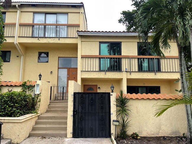 Building Photo - 4000 Del Rio Way