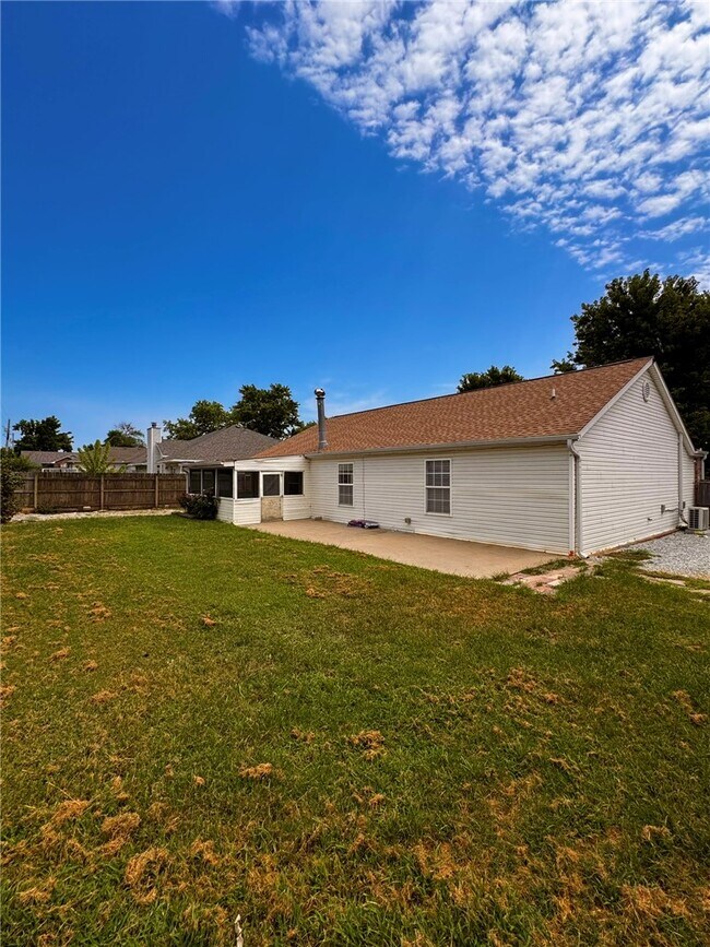 Building Photo - 659 Frances Dr