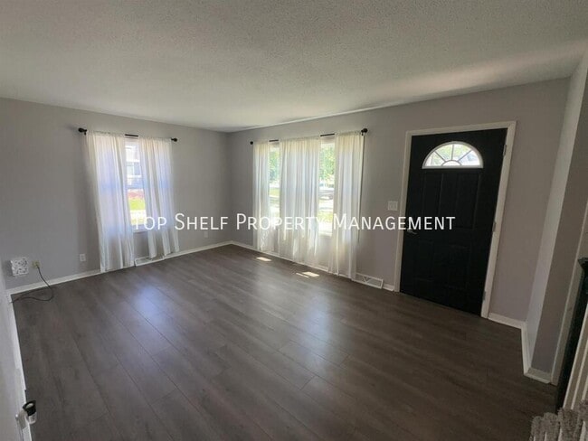 Building Photo - 306 SW Westview Dr