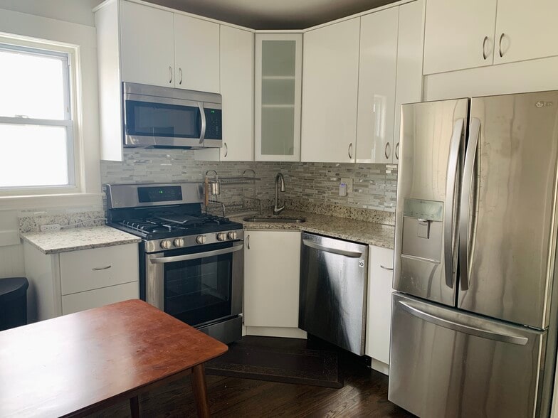Kitchen: modern appliances - 22 Connecticut Ave