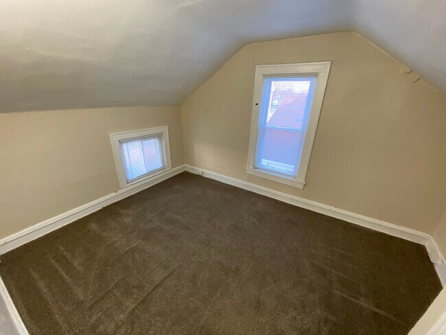 Building Photo - 2103 Delaware St