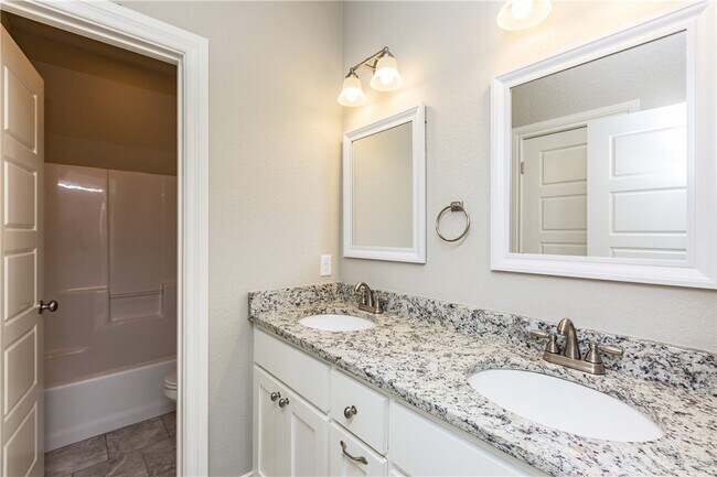 Building Photo - 1511 Abbey Ln