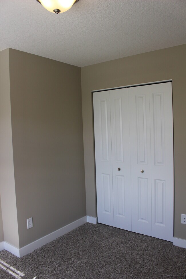 Guest Bedroom - 6524 Genevieve Trl