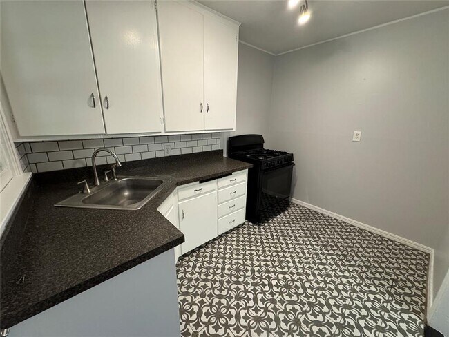 Building Photo - 3105 W Park Pl