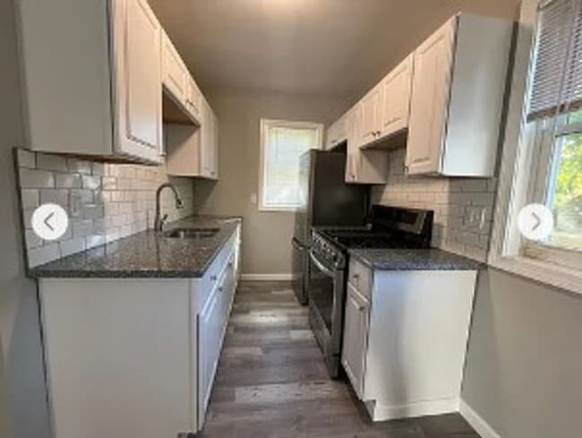 Building Photo - 44 Farnham Ave