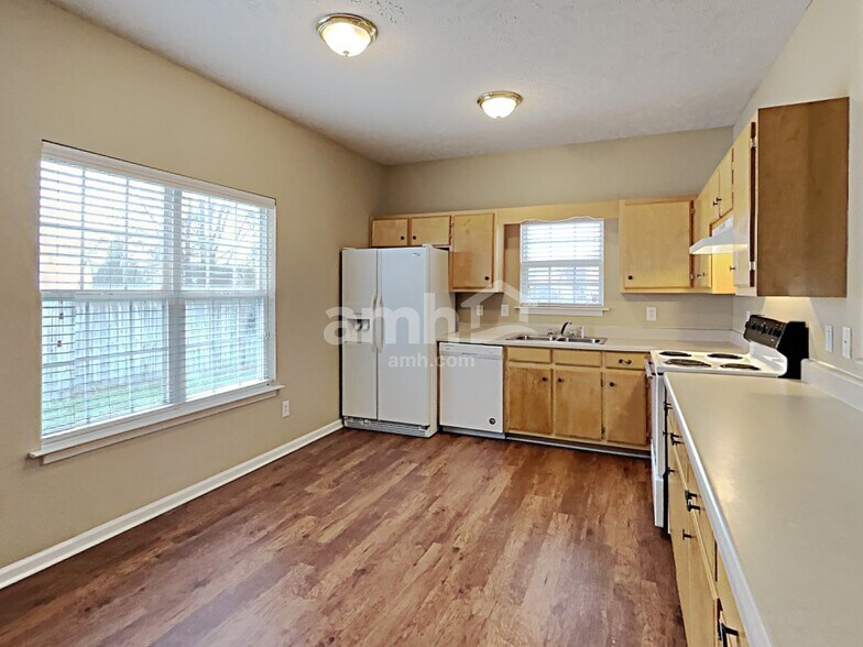 Building Photo - 2738 Pepperdine Dr