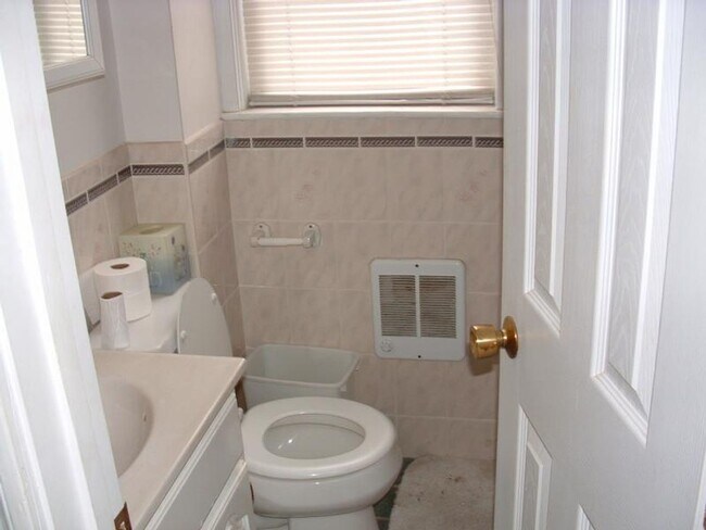 Building Photo - 4-BED Comm Ave - Brighton SEPT