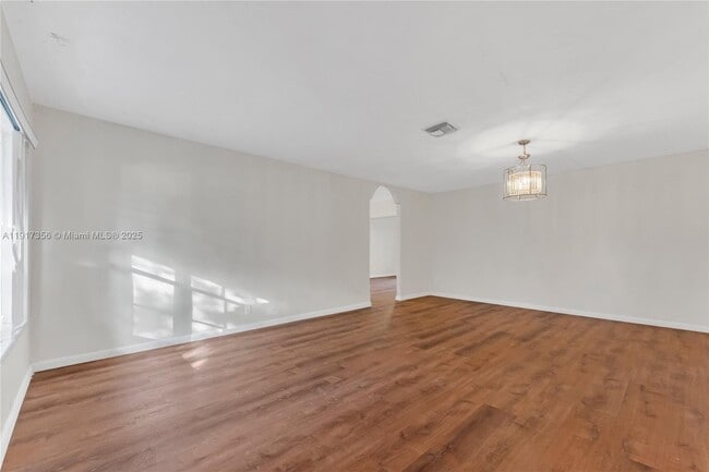 Building Photo - 550 SW 38th Terrace