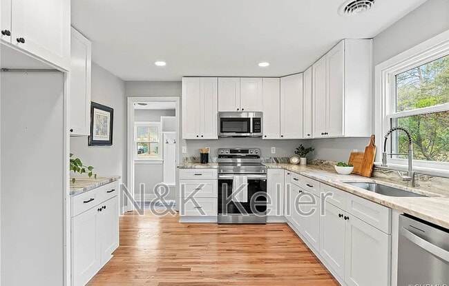 Primary Photo - 4819 Cutshaw Ave