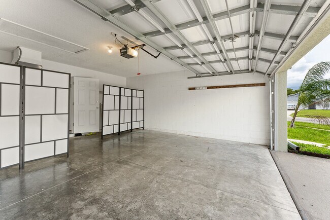 Building Photo - 3 bed with Solar heating Private Pool