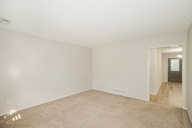 Building Photo - 12 Wallingford Dr