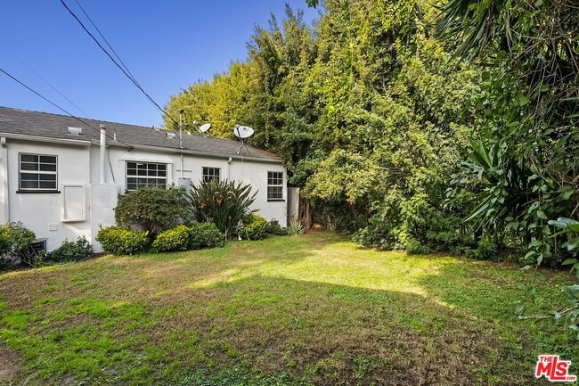 Building Photo - 3032 Oakhurst Ave