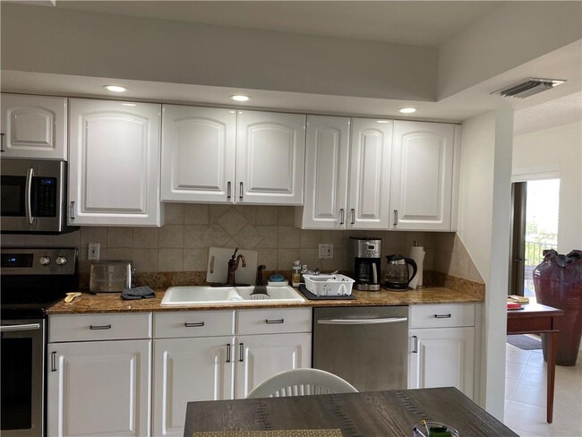 Building Photo - 5100 N Ocean Blvd