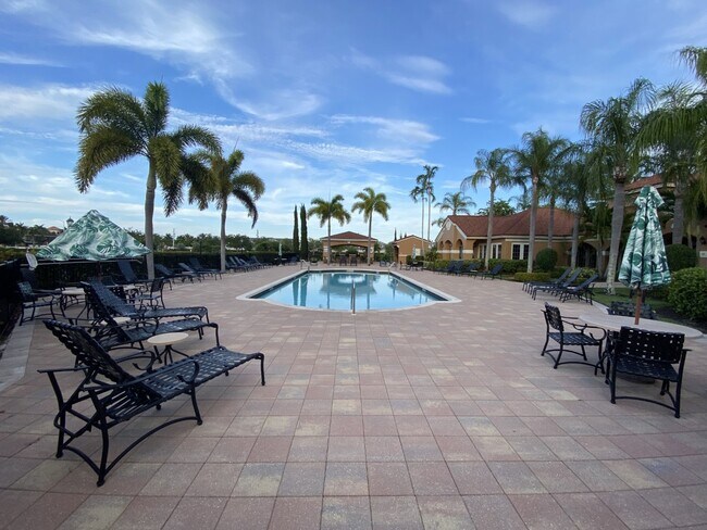 Building Photo - 1810 Florida Club Cir