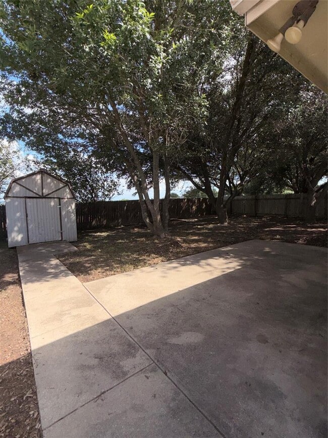 Building Photo - 931 Brandi Cir