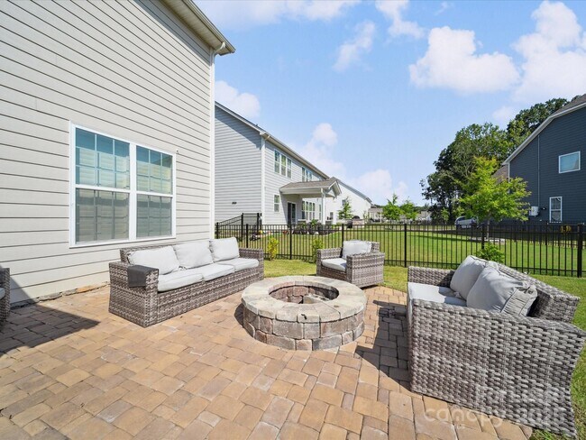 Building Photo - 6112 Willow Pin Ln