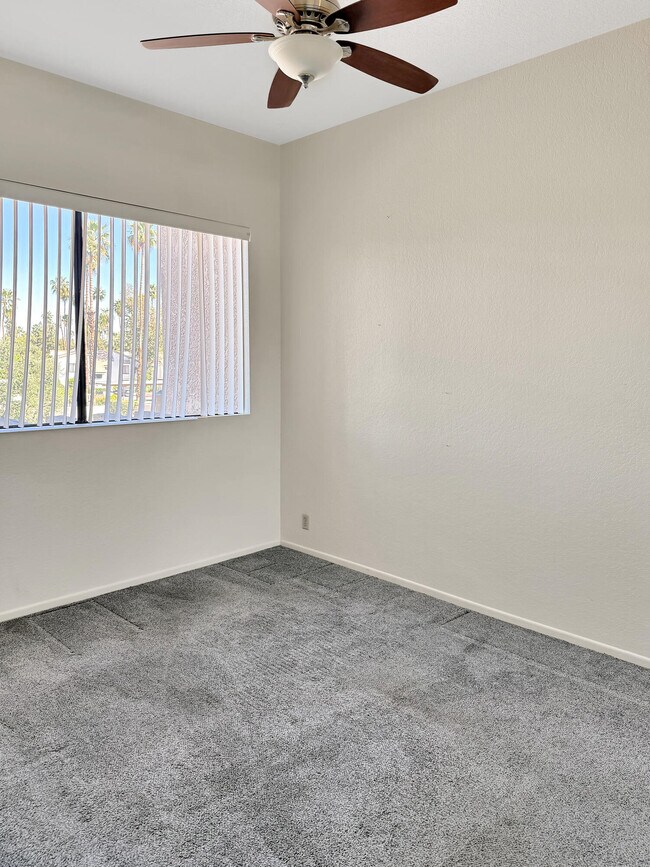 Building Photo - 2601 S Broadmoor Dr