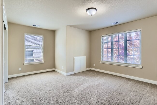 Building Photo - 2514 NW Parnell Terrace