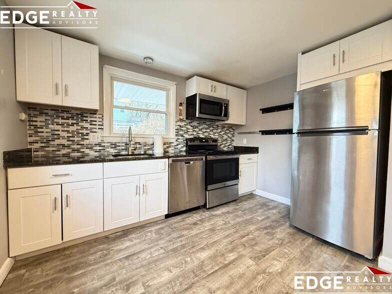 Building Photo - 110 Pine Hill Cir