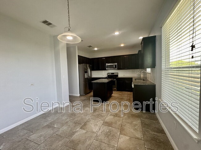 Building Photo - 372 Kingfisher Ln