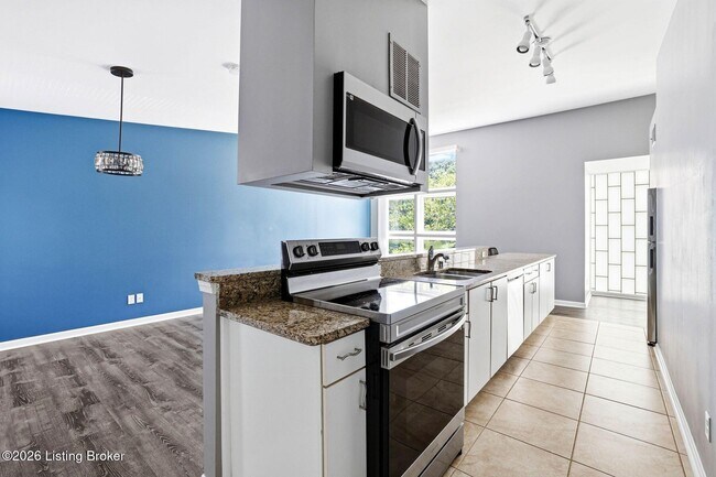 Building Photo - 2745 Grinstead Dr