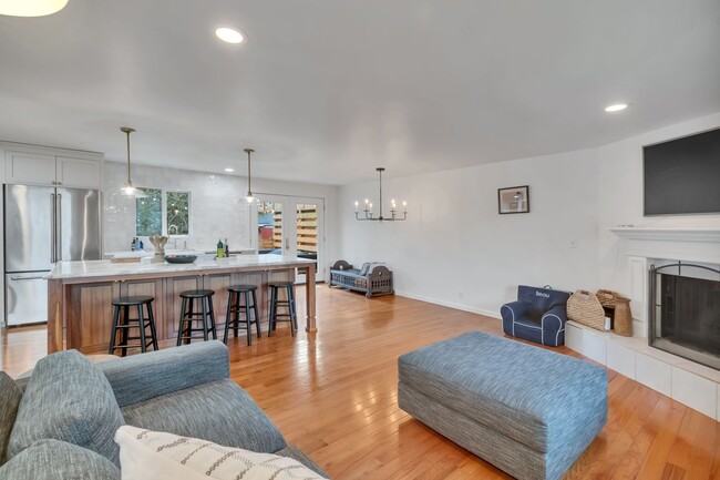 Building Photo - Renovated 5-Bedroom Home on Cul-de-Sac with Park Views & Stunning Outdoor Living