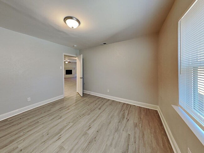 Building Photo - 3BR/2BA Renovated Home in Irving TX | 2-Car Garage, Fenced Yard & Pet-Friendly | Self Tours Avail...