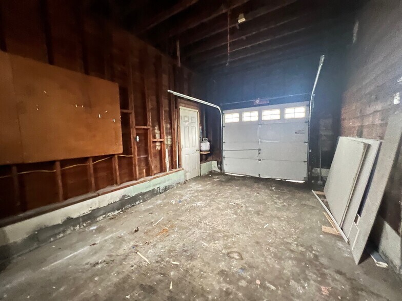 Building Photo - 481 Albany Shaker Rd