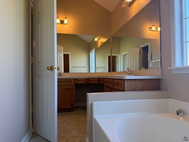 Building Photo - 510 Clover Trail