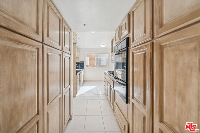 Building Photo - 1508 Greenfield Ave