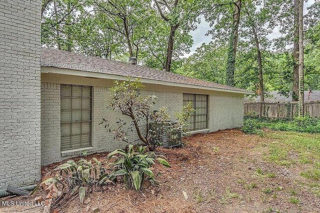 Building Photo - 132 Whippoorwill Rd