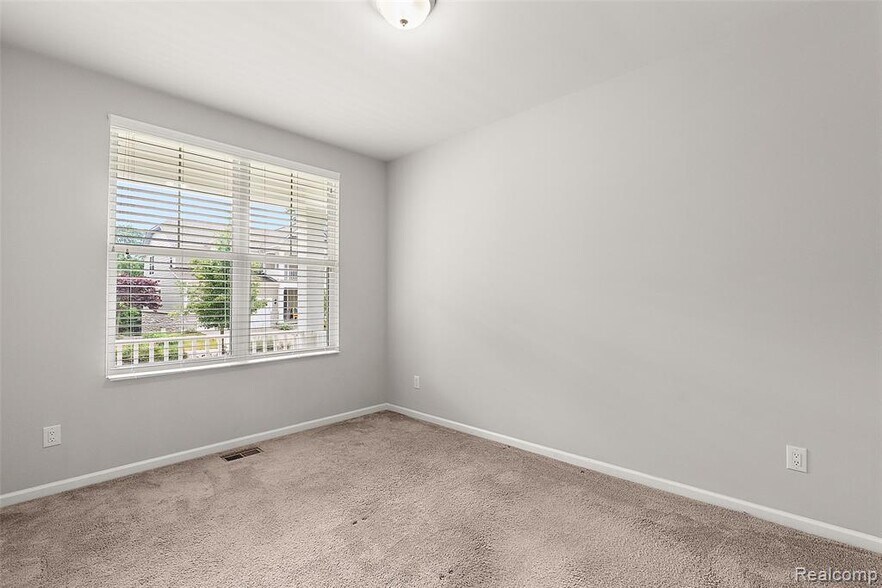 Building Photo - 31065 Tremont Ln