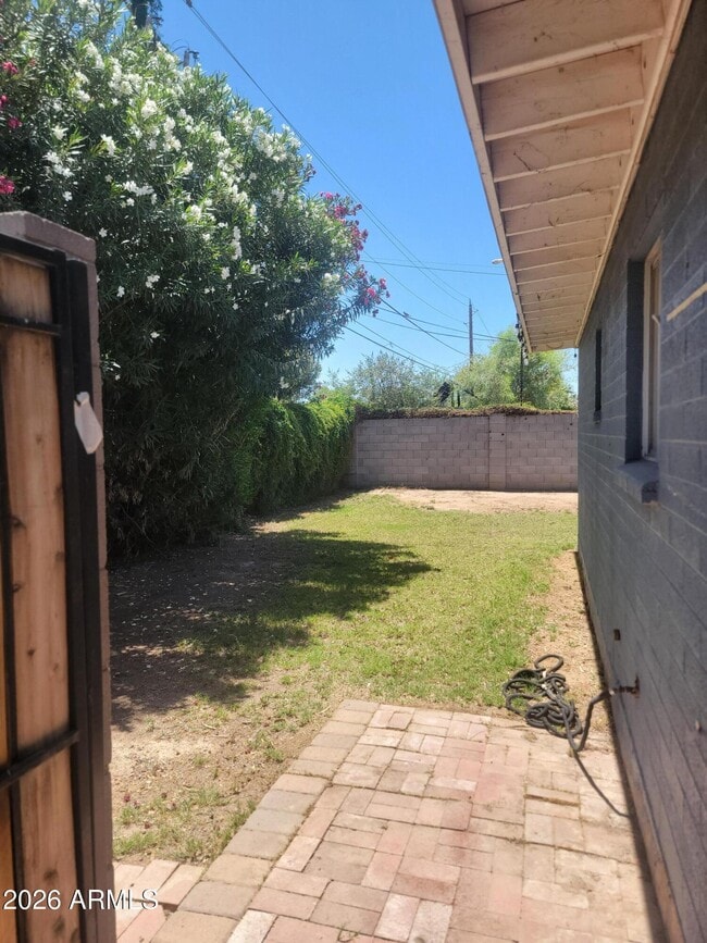 Building Photo - 204 N Standage