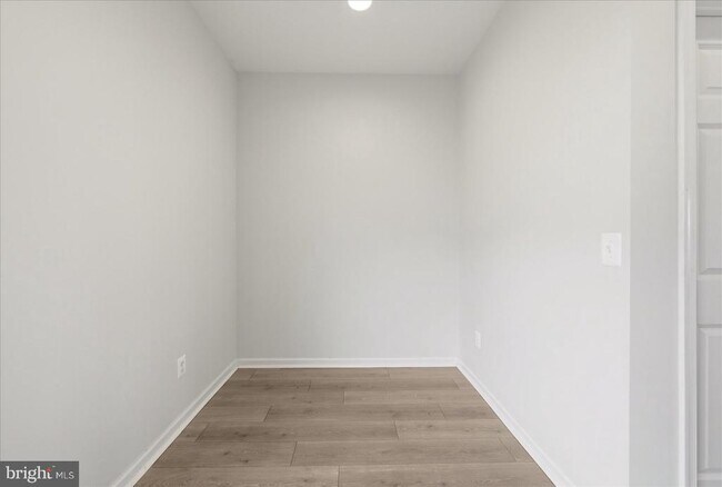 Building Photo - 246 Norland Knoll Dr