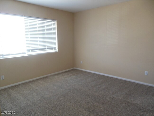 Building Photo - 9891 Sierra Canyon Way