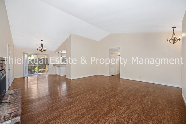 Building Photo - 2277 Knollwood Dr