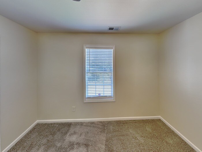 Building Photo - 2727 Oasis Ln