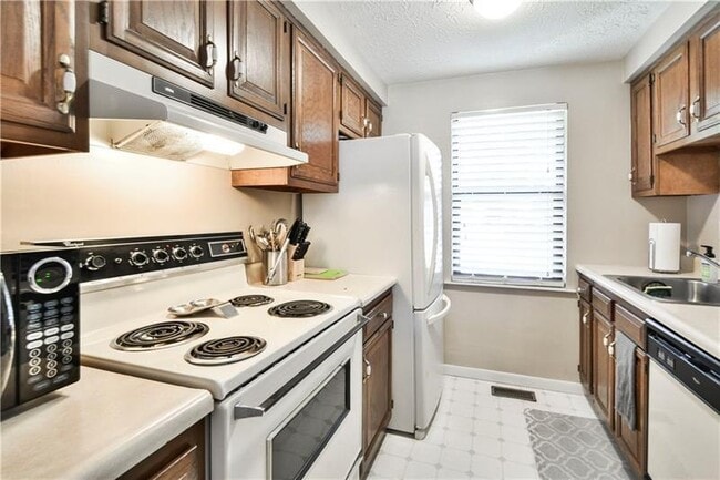 Building Photo - 411 Brookside Ct